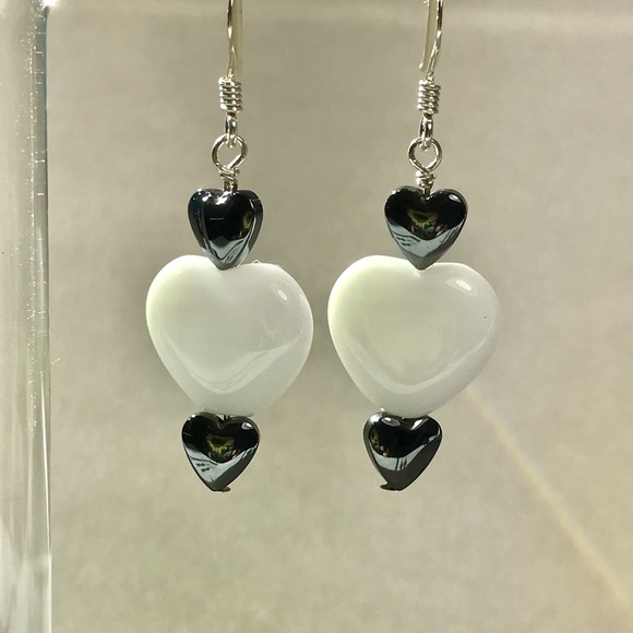 Set of three beautifully handcrafted heart earrings. - Picture 4 of 4